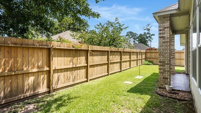Building Photo - 12714 Lakeshore Dr