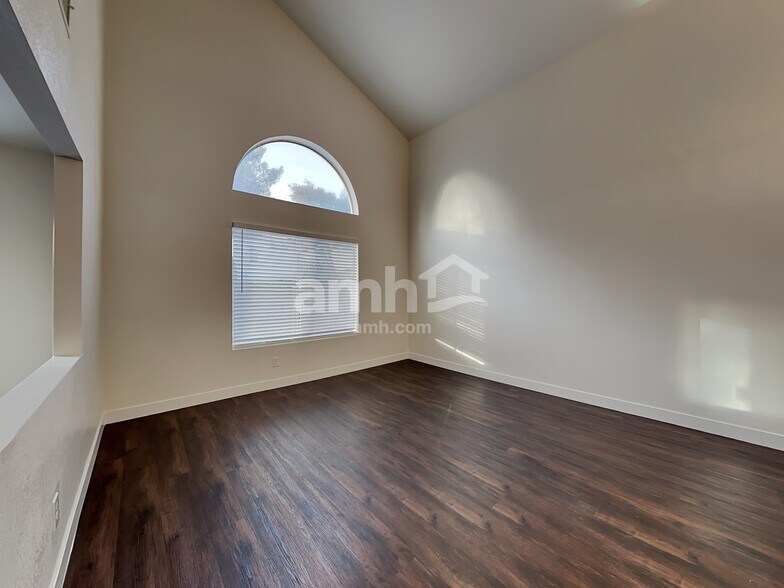 Building Photo - 6130 Peach Blossom Ln