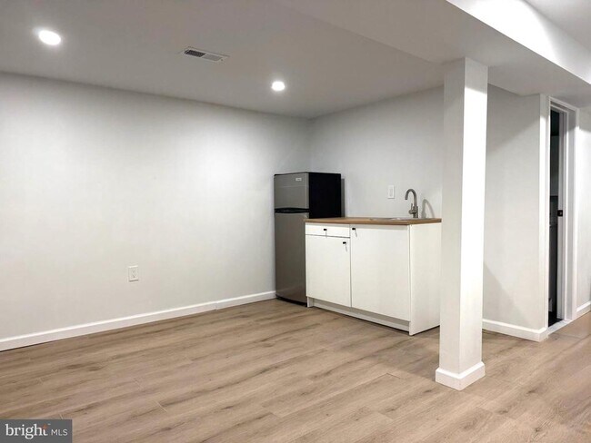 Building Photo - 5326 9th St NW