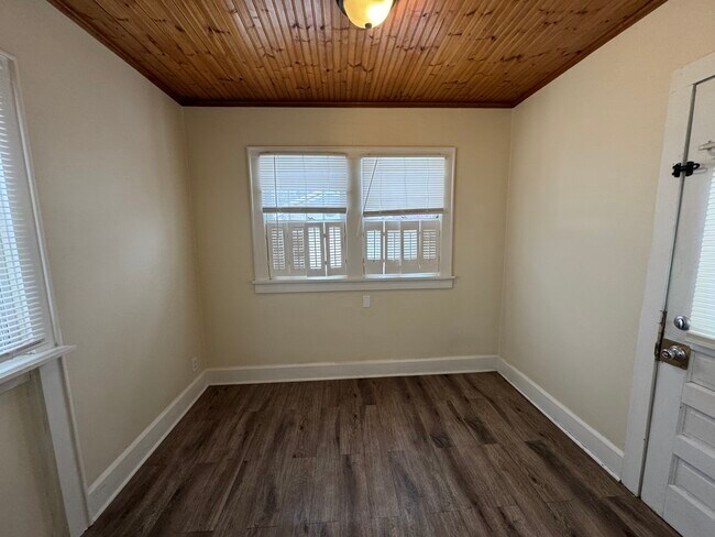 Building Photo - 1442 Plain Ave NE