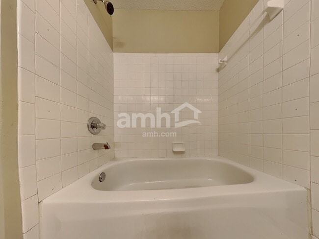 Building Photo - 6857 Briarfield Ln