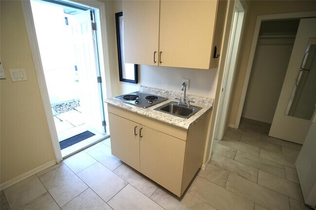 Building Photo - 4440 Bougainvilla Dr