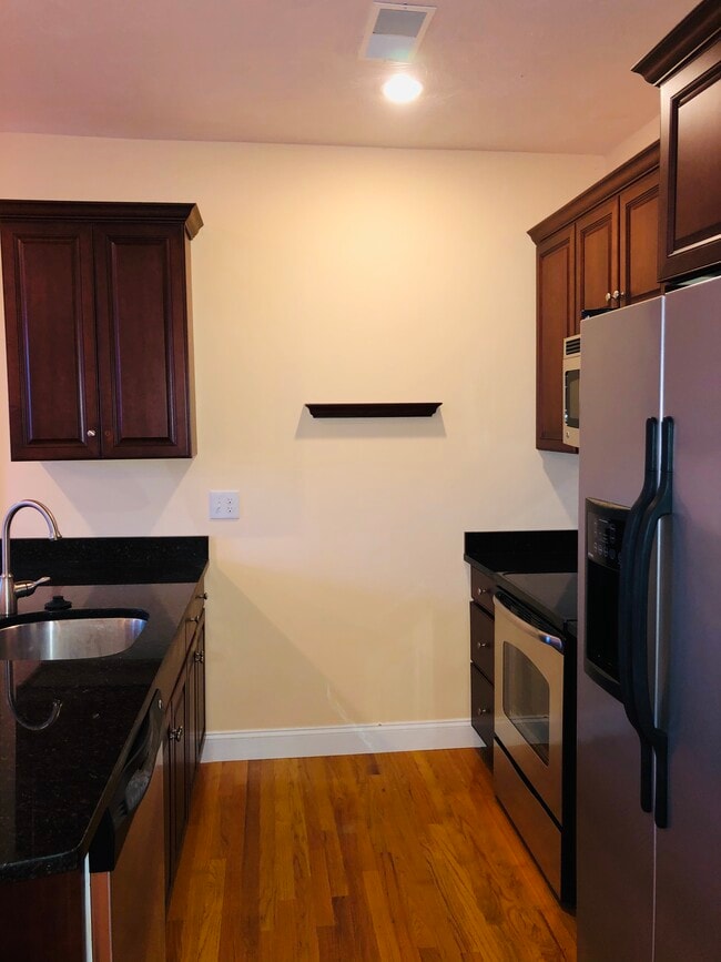 Building Photo - 100 Fellsway W