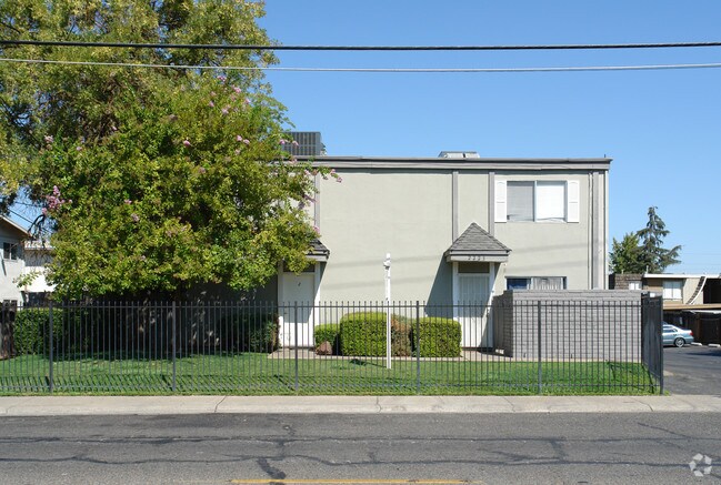 Building Photo - Edison Court