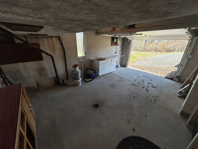 Building Photo - 4-bedroom Home in Cranberry Twp