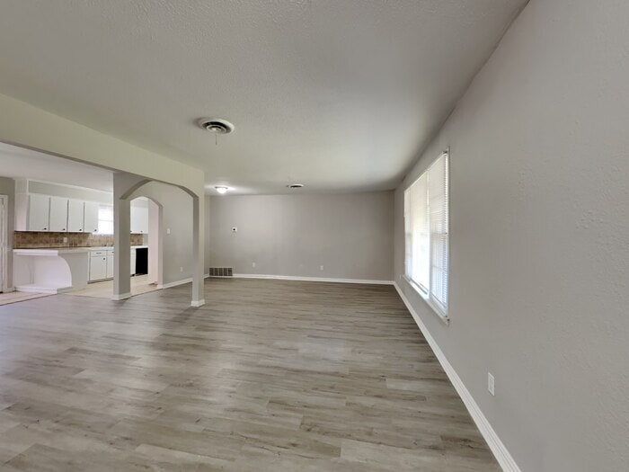 Building Photo - 5753 Wimbleton Way
