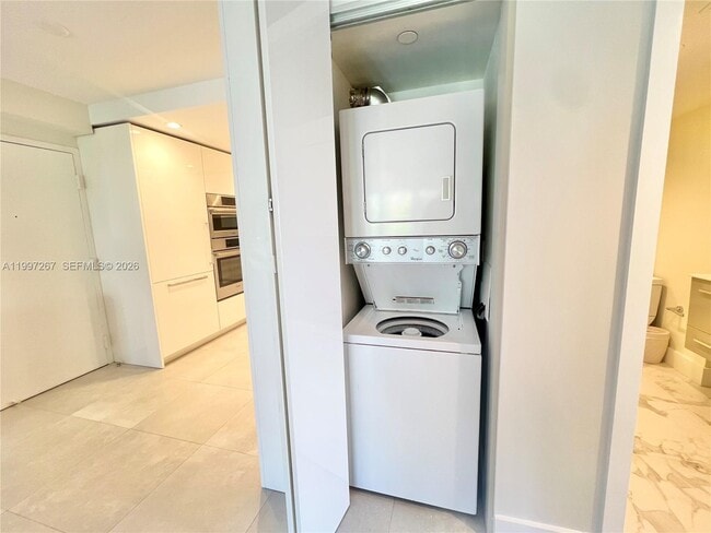 Building Photo - 7832 Collins Ave