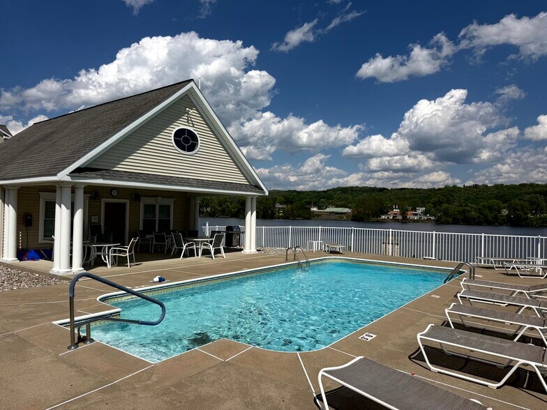 Building Photo - 1204 Admirals Walk Dr