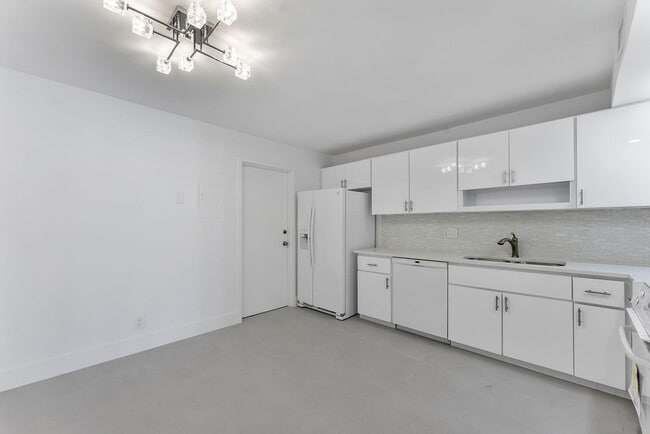 Building Photo - 1360 S Ocean Blvd