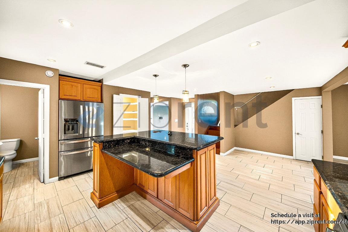 Building Photo - 5187 Llano Dr