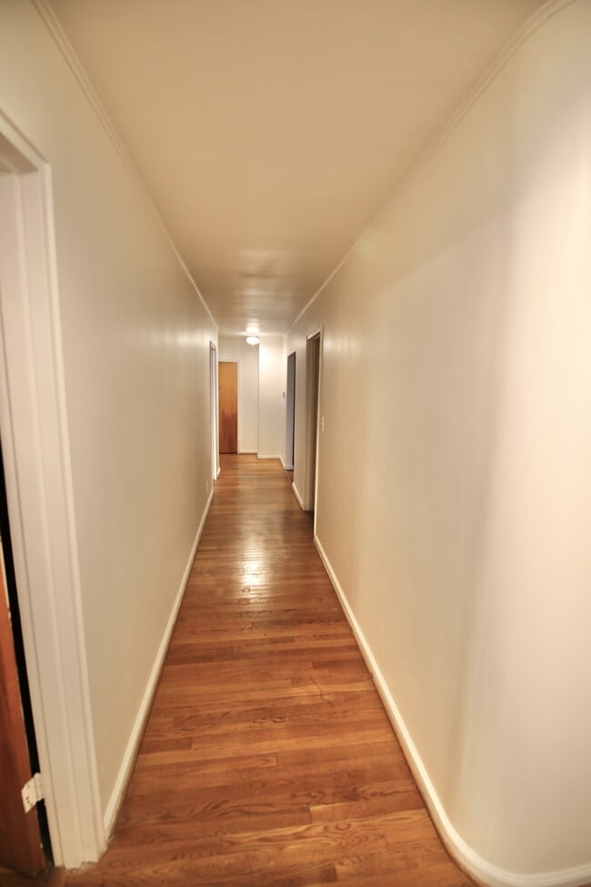 Building Photo - 3191 E Broad St