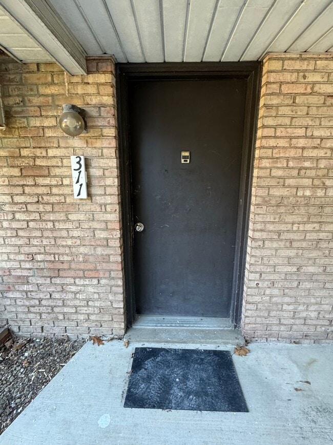 Building Photo - Moon Twp - 1 Bed 1 Bath - Tree Top Manor