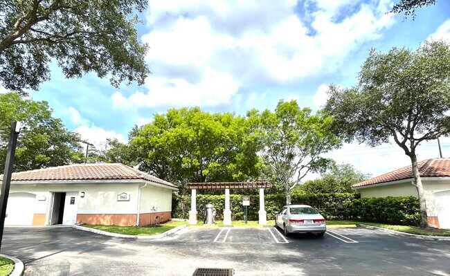 Building Photo - 9833 Baywinds Blvd