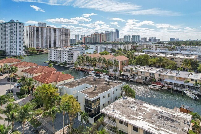 Building Photo - 3862 NE 171 St