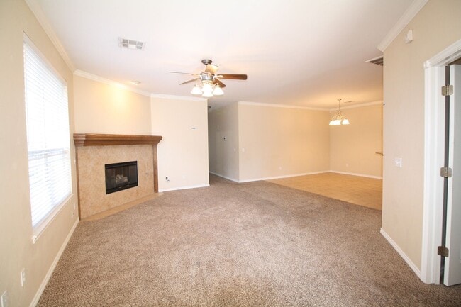 Building Photo - Cute 3 Bed Duplex In Yukon