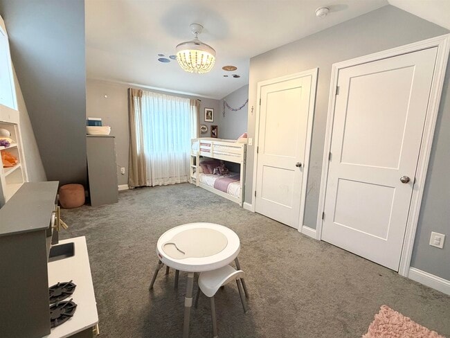 Building Photo - 395 Critchett Rd