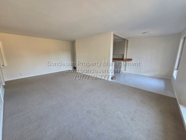 Building Photo - 9 Forest Ln