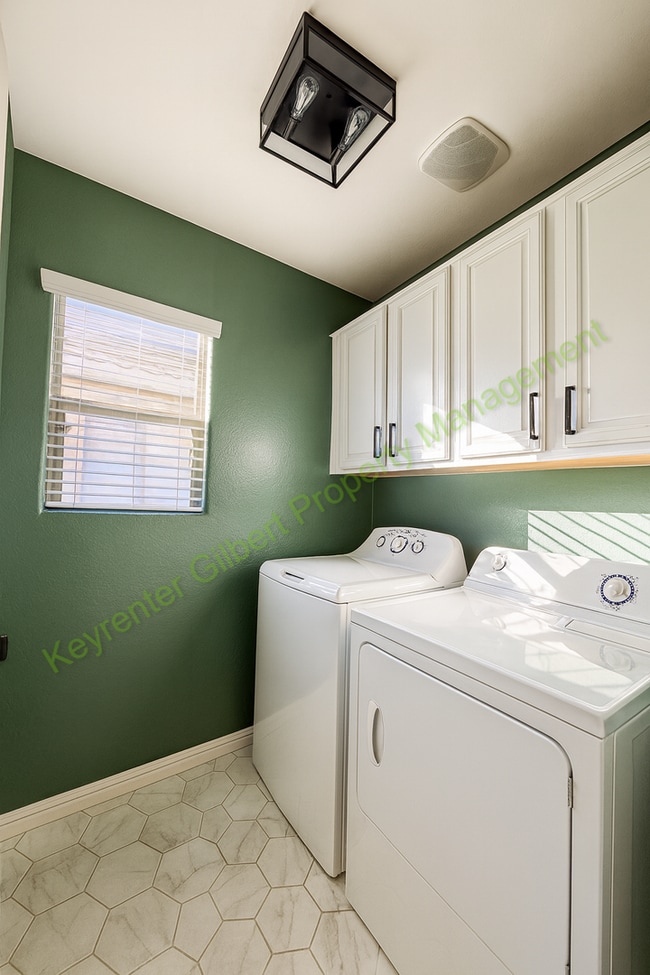 Building Photo - Modern Gilbert Home with Open Floor Plan & Private Yard – Minutes from Downtown Gilbert