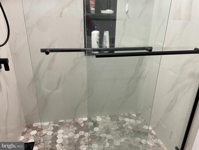 Building Photo - 6 Harris Ct