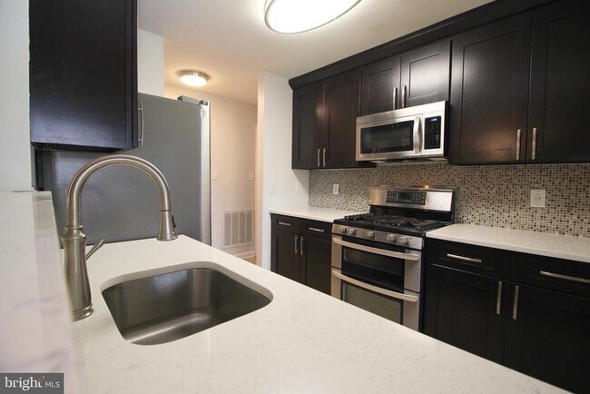 Building Photo - 7500 Calderon Ct