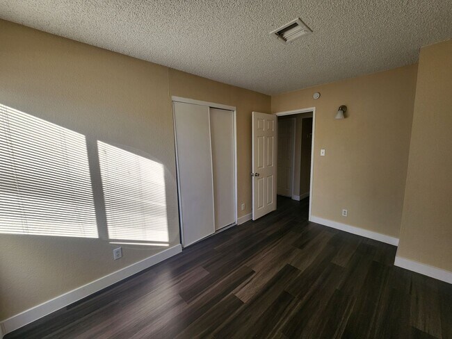 Building Photo - 1705 Breckenwood Ct