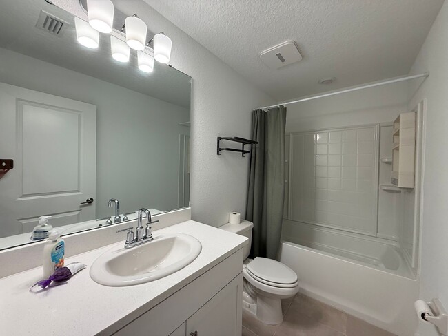 Building Photo - Palmero Community ~ 3 bed/ 2.5 bath Townhouse