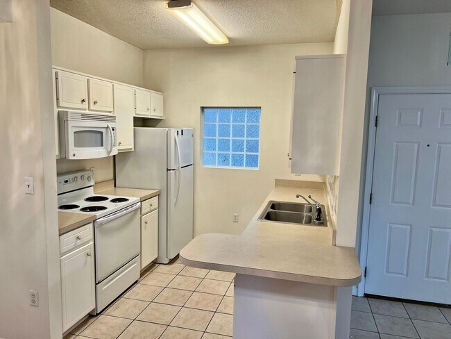 Building Photo - First floor unit!