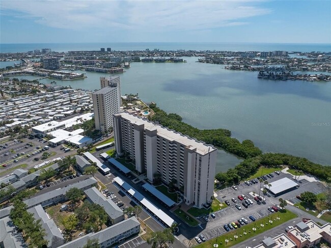 Building Photo - 7050 Sunset Dr S