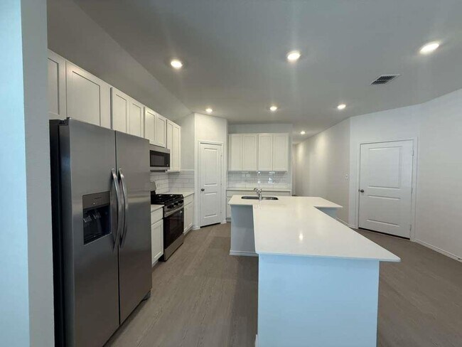 Building Photo - 623 Sormonne Lp