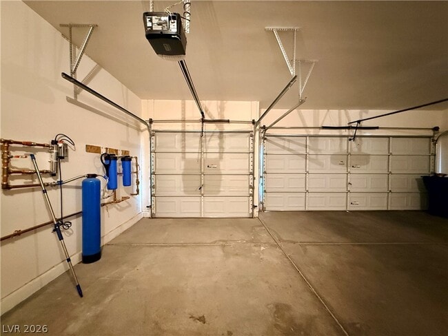 Building Photo - 8565 Hogan Falls Cir