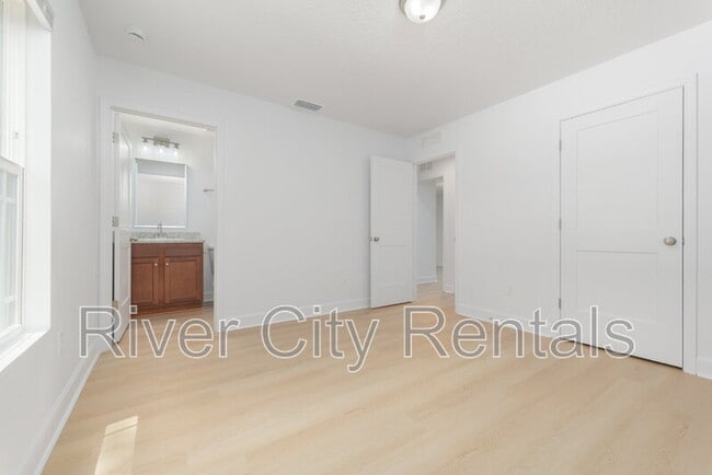Building Photo - 7123 Stetson St