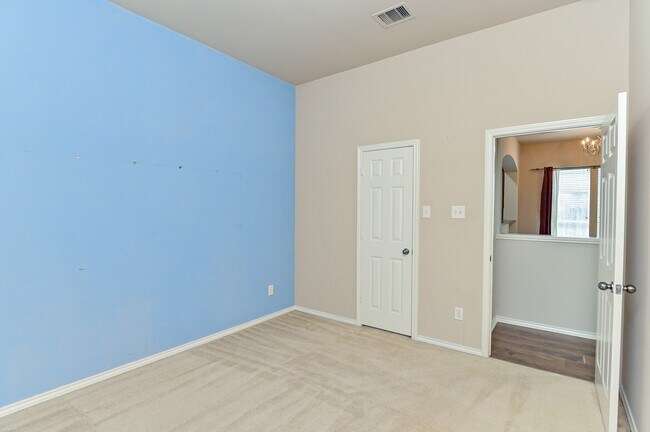 Building Photo - 2106 Castle Gardens Ln