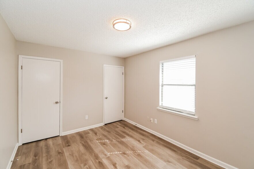 Building Photo - 7969 Amandas Crossing Dr E