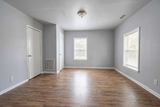 Building Photo - 934 Motley St