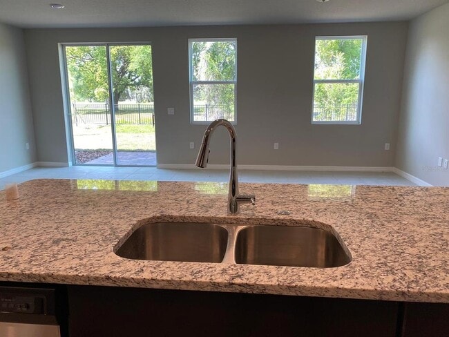 Building Photo - 975 Robin Holly St