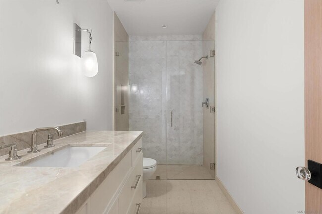 Building Photo - 461 Zuni Dr