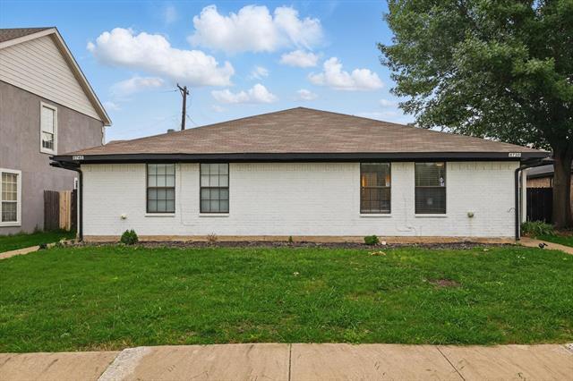 Building Photo - 8738 Hawthorne St