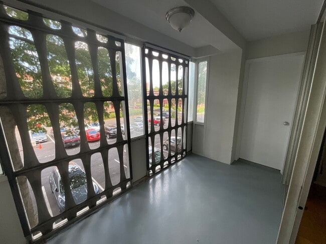 Building Photo - Spacious RiverPark 1 bedroom located near ...