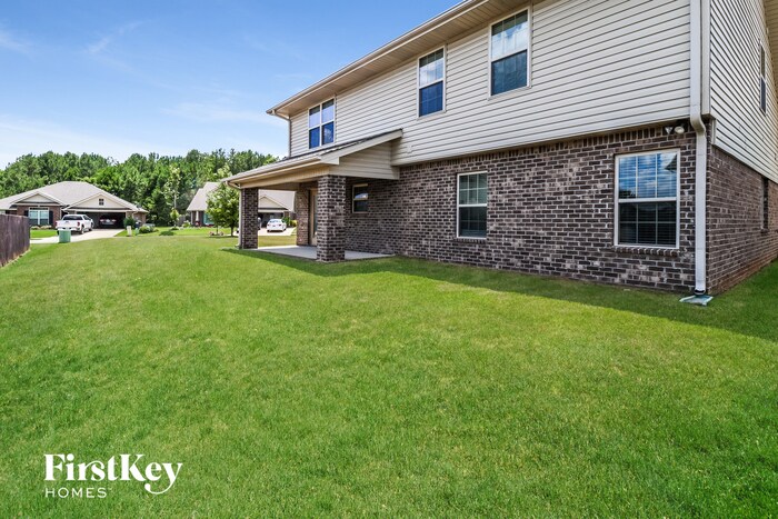 Building Photo - 495 River Crest Dr N