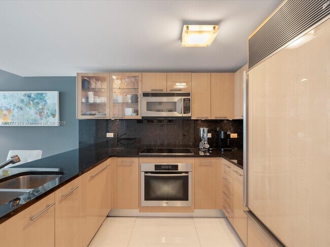 Building Photo - 6801 Collins Ave