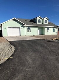 Building Photo - Sunny Three Bedroom in North Prescott Valley