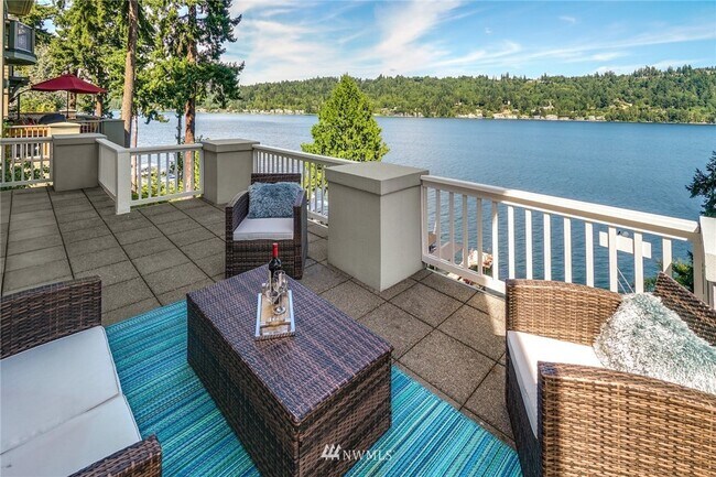 Building Photo - 2410 West Lake Sammamish Pkwy NE