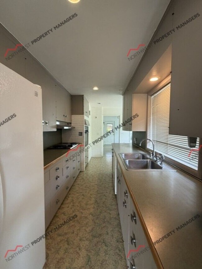Building Photo - STATUS: AVAILABLE | R138B | $2195 + $100 flat rate for W/S