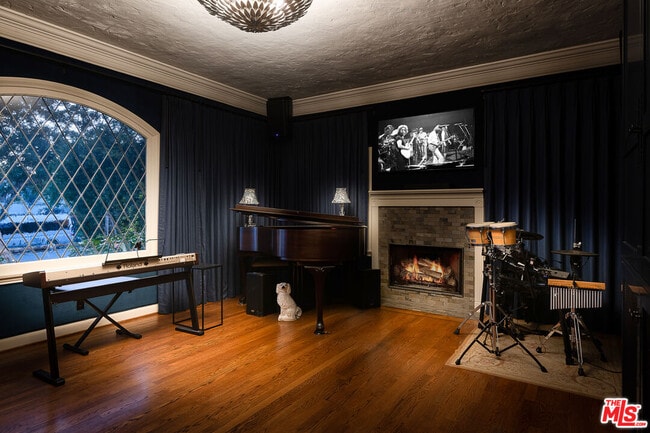 Building Photo - 427 12th St