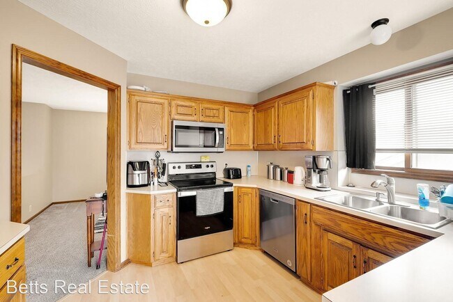 Building Photo - 3 br, 3 bath House - 6328 N. 105th Street