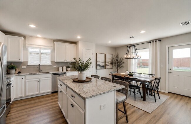 Building Photo - 1806 Aslynn Cir