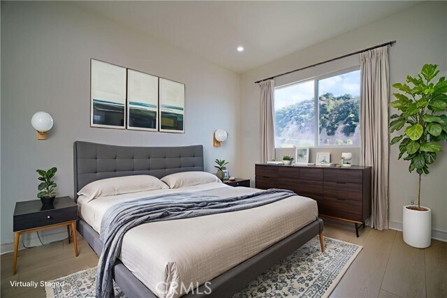 Building Photo - 257 S Ave 54