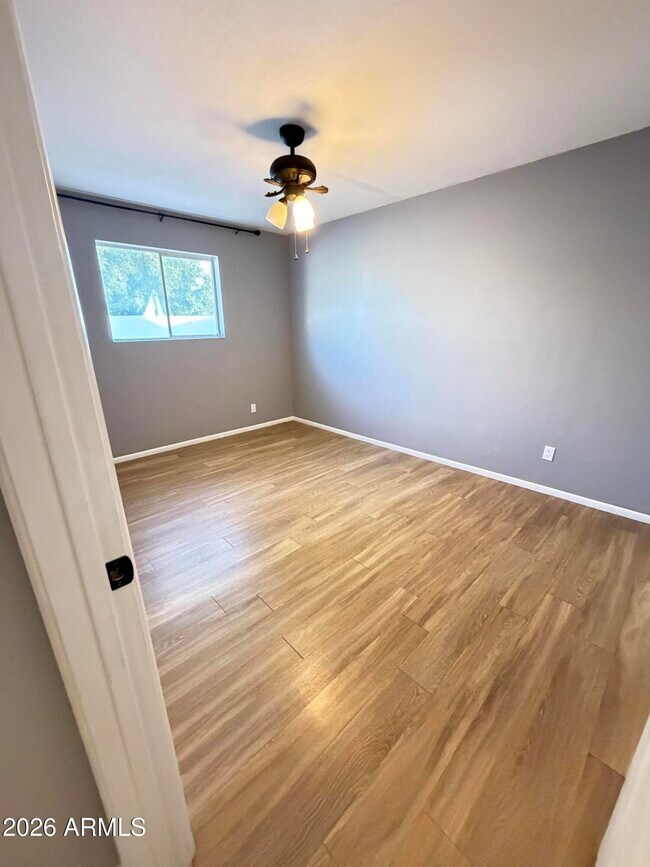 Building Photo - 114 S Lesueur
