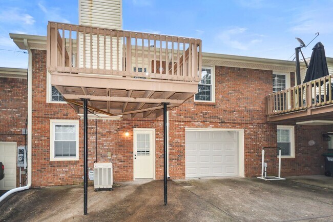 Building Photo - Two Bedroom in Sango!
