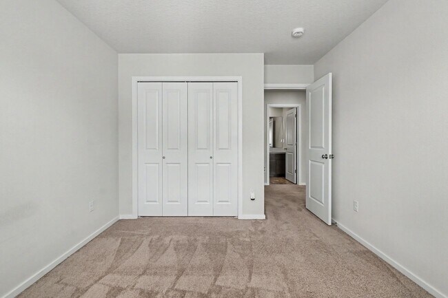 Building Photo - 4 Bed (plus BONUS ROOM), 2.5 Bath Newer Home in NE Salem